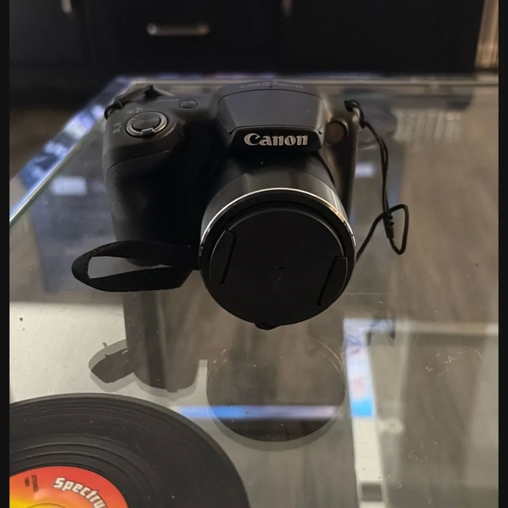 Canon Black Digital Camera with High-Quality Imaging